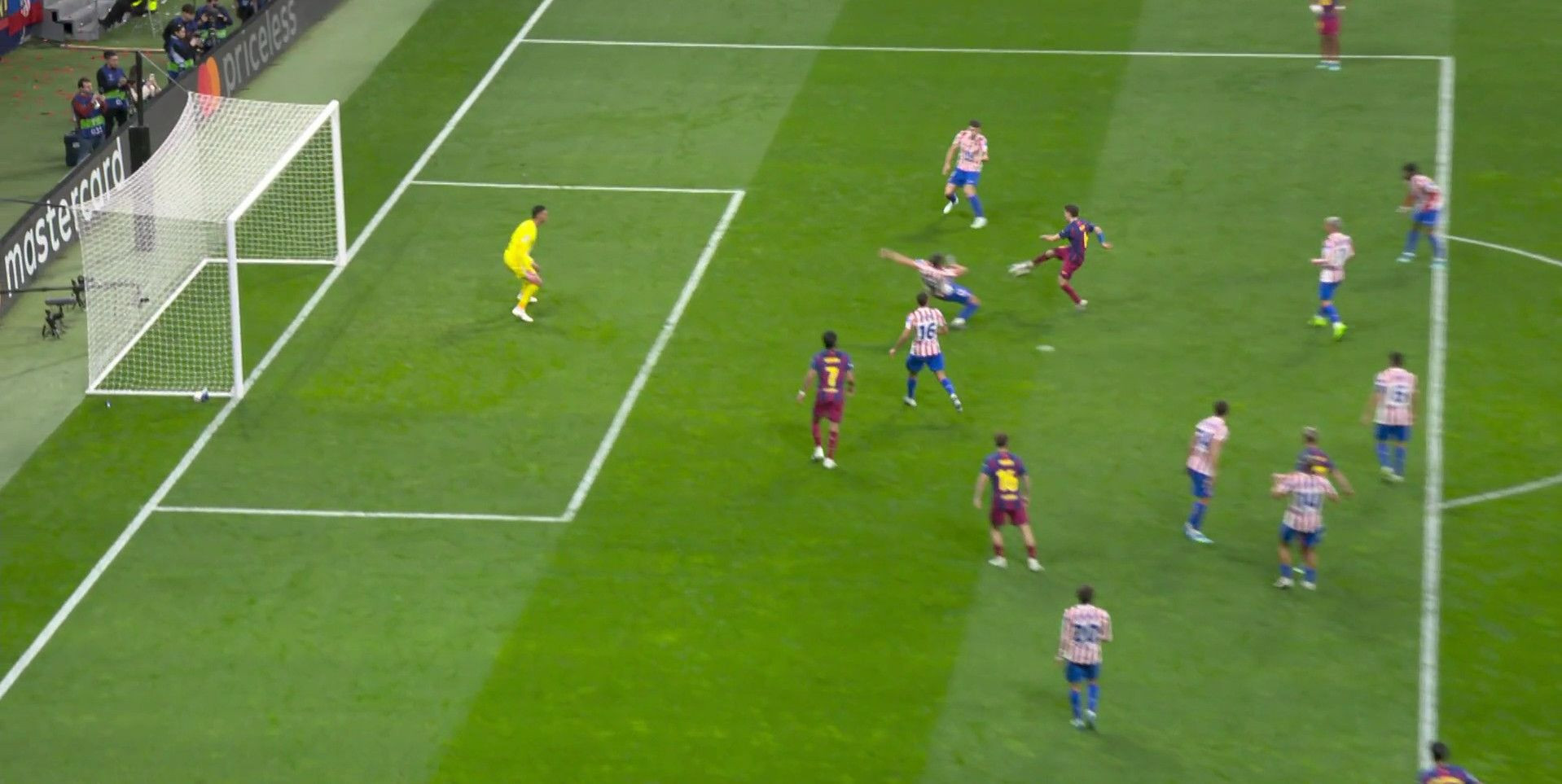 Ακυρώθηκε μέσω VAR το γκολ του Φερράν Τόρες (video)