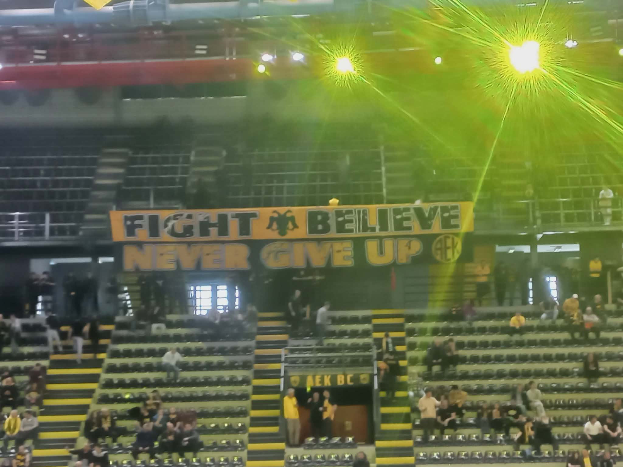 Το πανό-μήνυμα των φίλων της ΑΕΚ: «Fight, believe, never give up»
