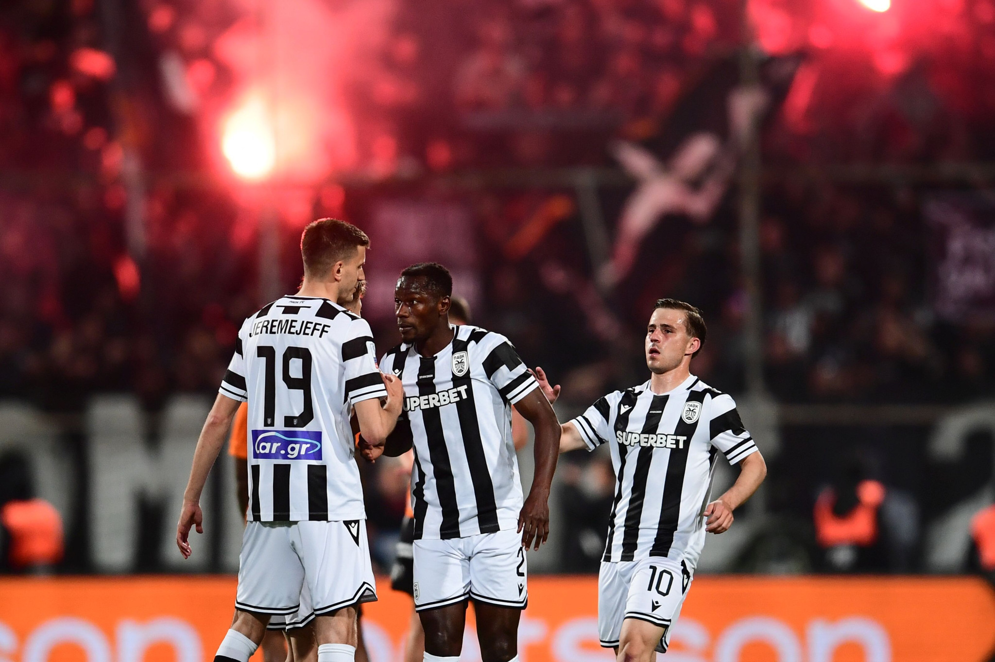 O Γιερεμέγεφ έδωσε στο 98' το φιλί της ζωής στον ΠΑΟΚ και έστειλε το ματς στην παράταση (video)