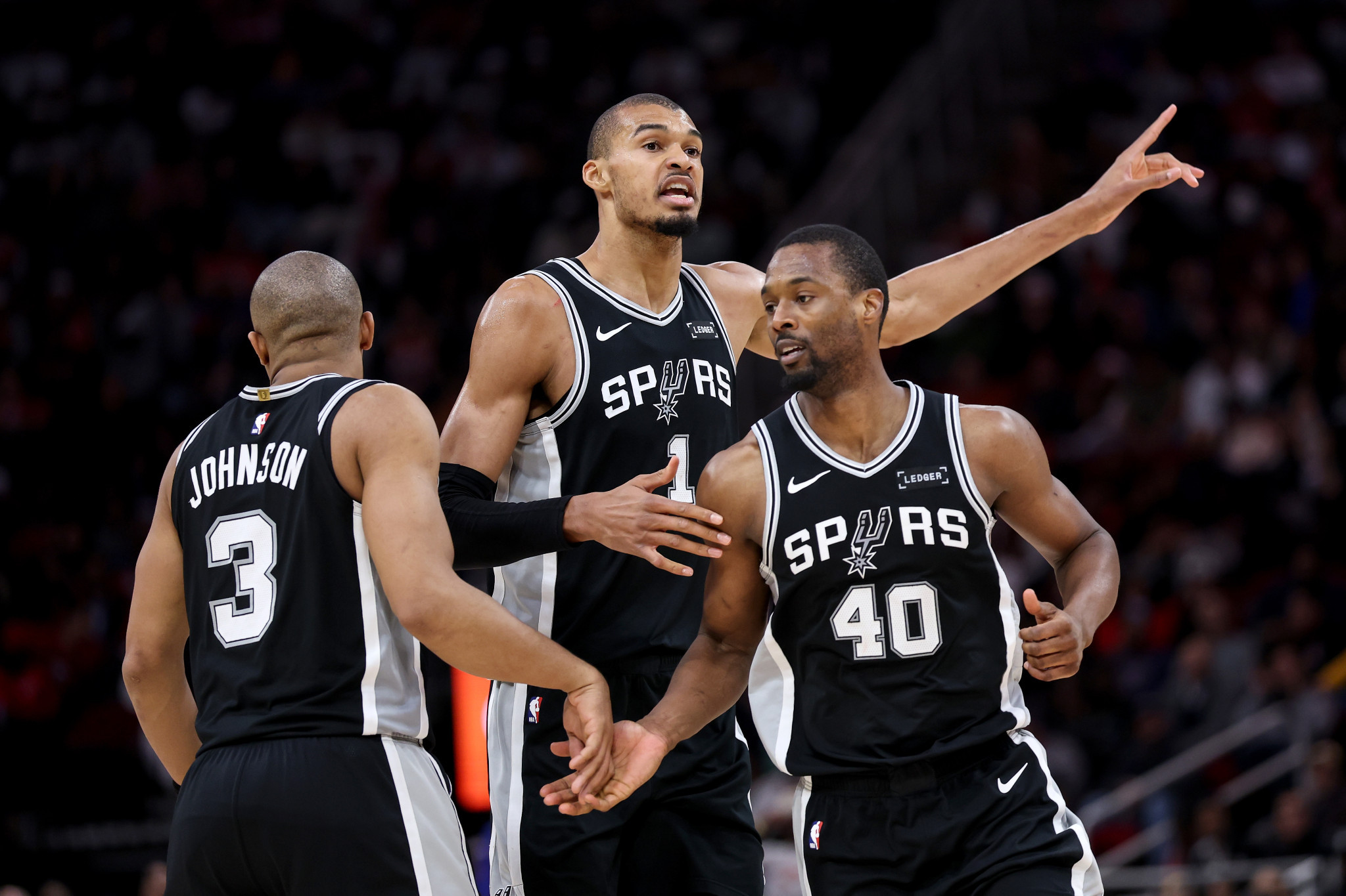 Οι Σπερς βρέθηκαν δύο σουτ μακριά από αυτό που δεν κατάφερε ποτέ κανείς στην ιστορία του NBA