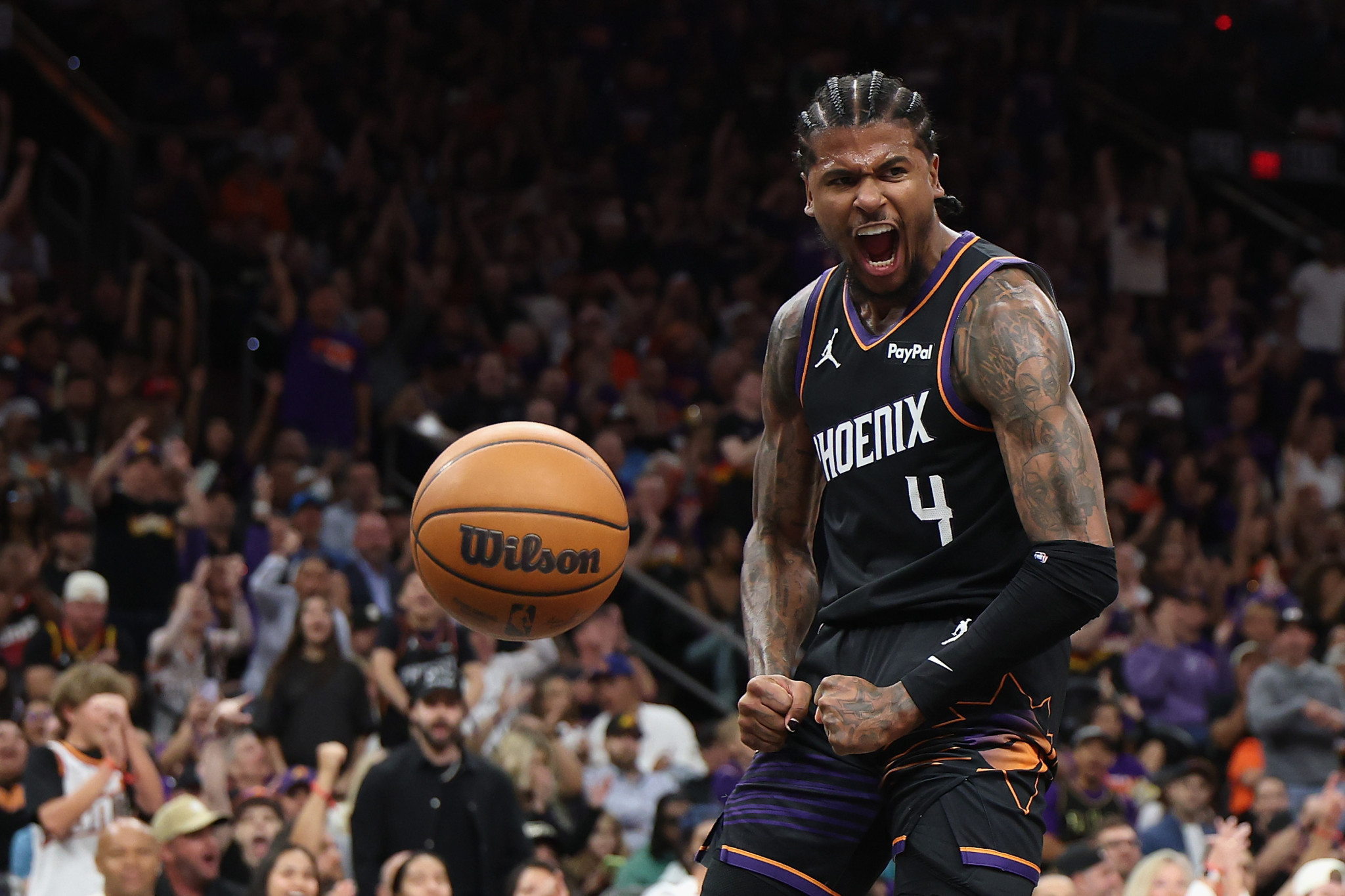 Στα playoffs Μάτζικ και Σανς