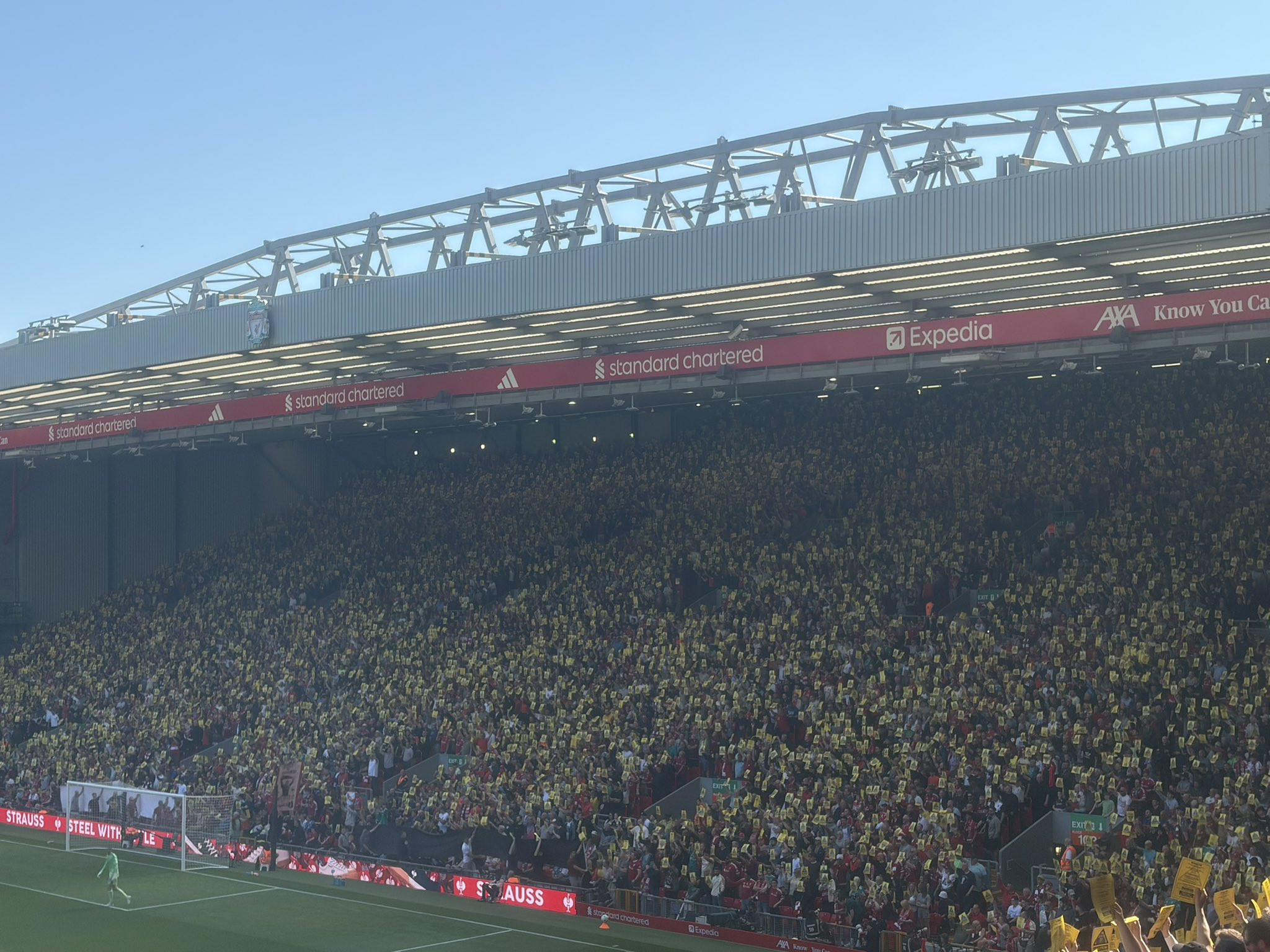 Όλο το Anfield γέμισε με κίτρινες κάρτες κι υπάρχει λόγος - Η ιδιαίτερη διαμαρτυρία των οπαδών της Λίβερπουλ