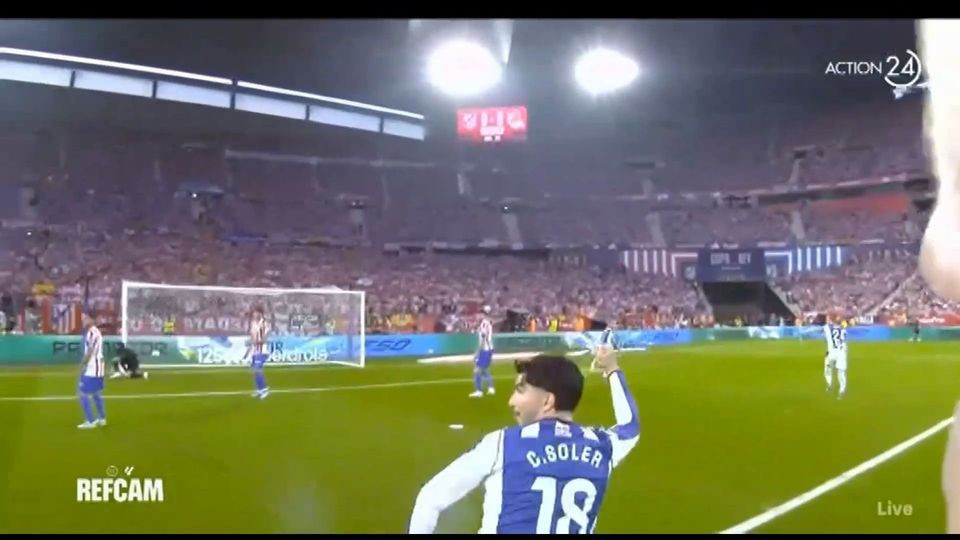 Τρομερό πλάνο με το γκολ της Σοσιεδάδ μέσα από την κάμερα του διαιτητή στον αγωνιστικό χώρο (video)