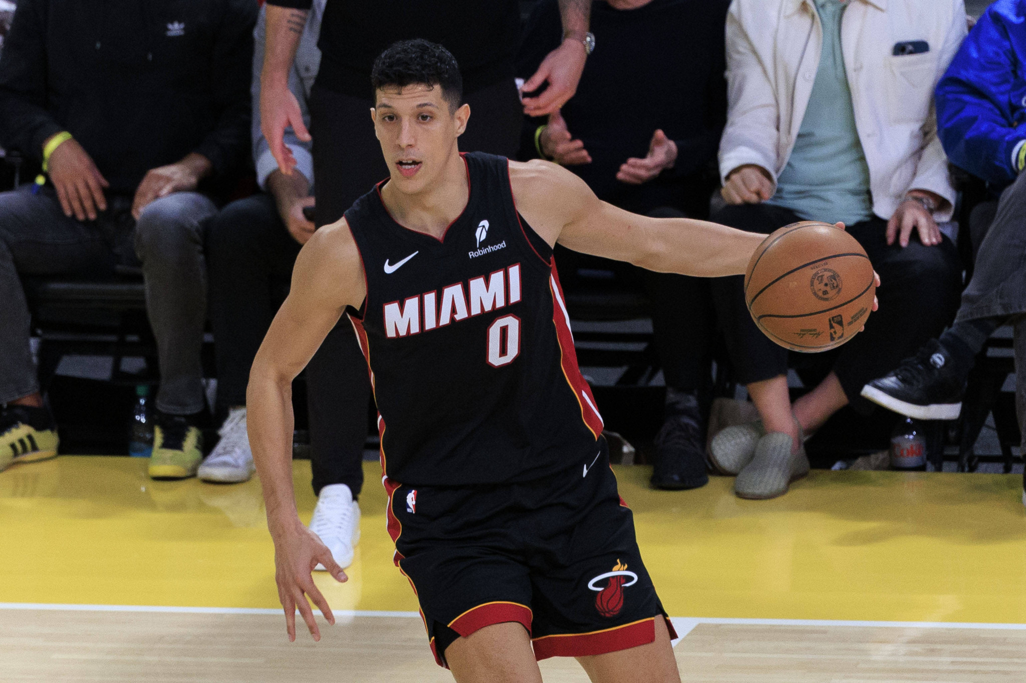 Η Αρμάνι «ονειρεύεται» τον Σιμόνε Φοντέκιο