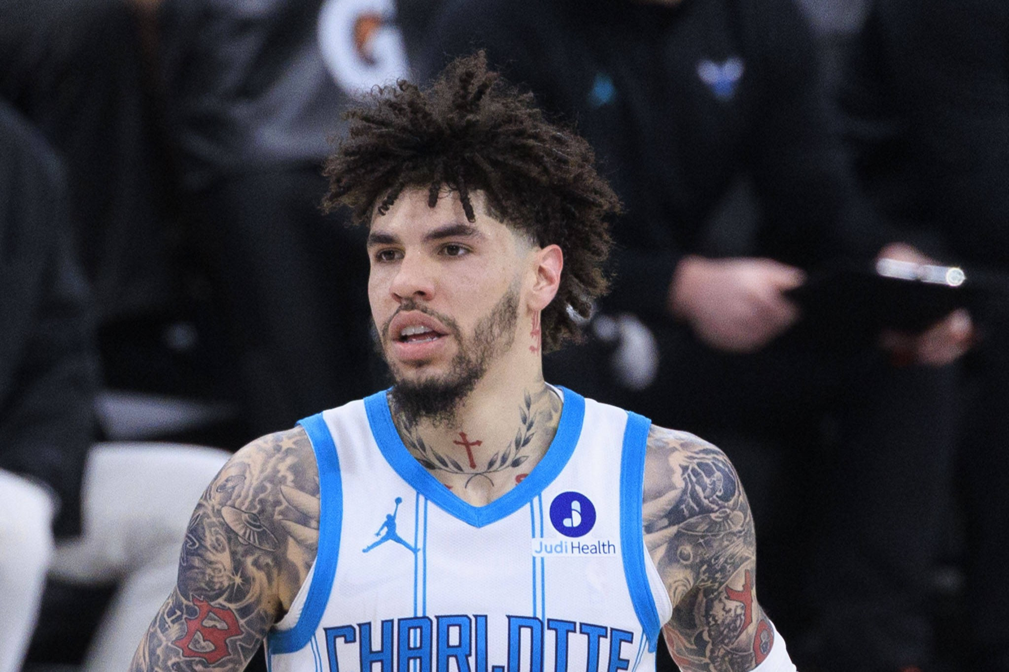 Πρόστιμο στον ΛαΜέλο Μπολ για τον τραυματισμό του Αντεμπάγιο