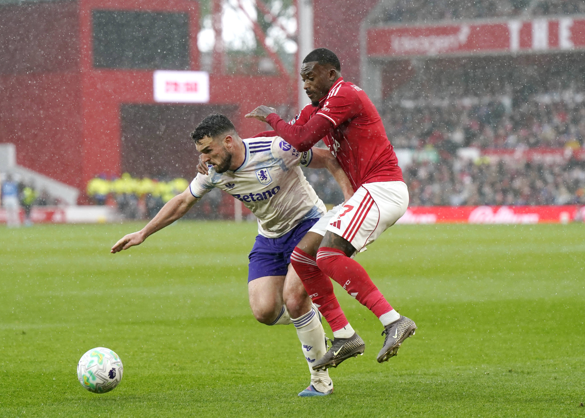 «Χρυσός» βαθμός για τη Φόρεστ, χαμένη ευκαιρία για τη Βίλα