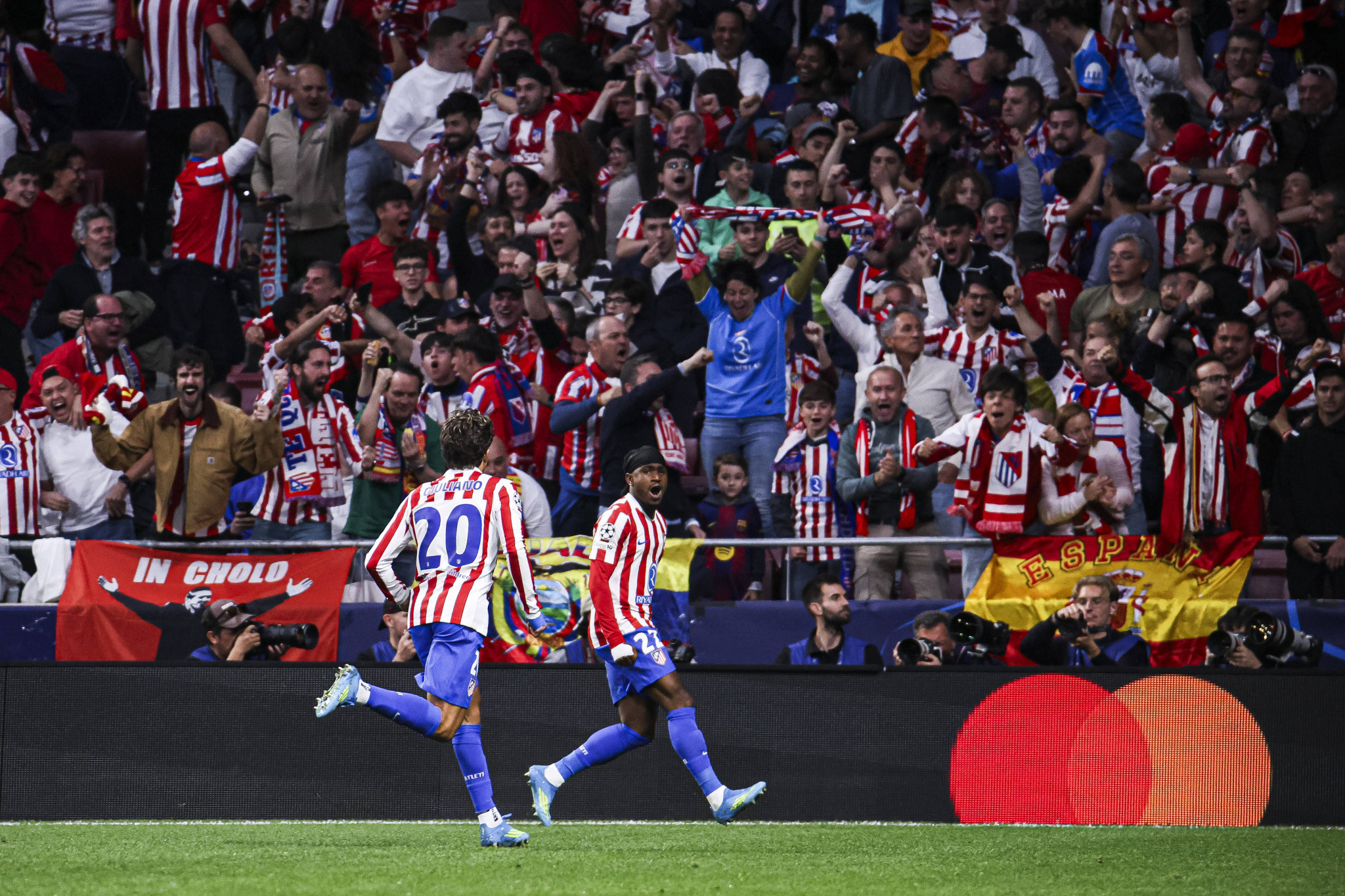 Η Ατλέτικο άντεξε στην πίεση της Μπαρτσελόνα και πήρε σπουδαία πρόκριση για τα ημιτελικά του Champions League