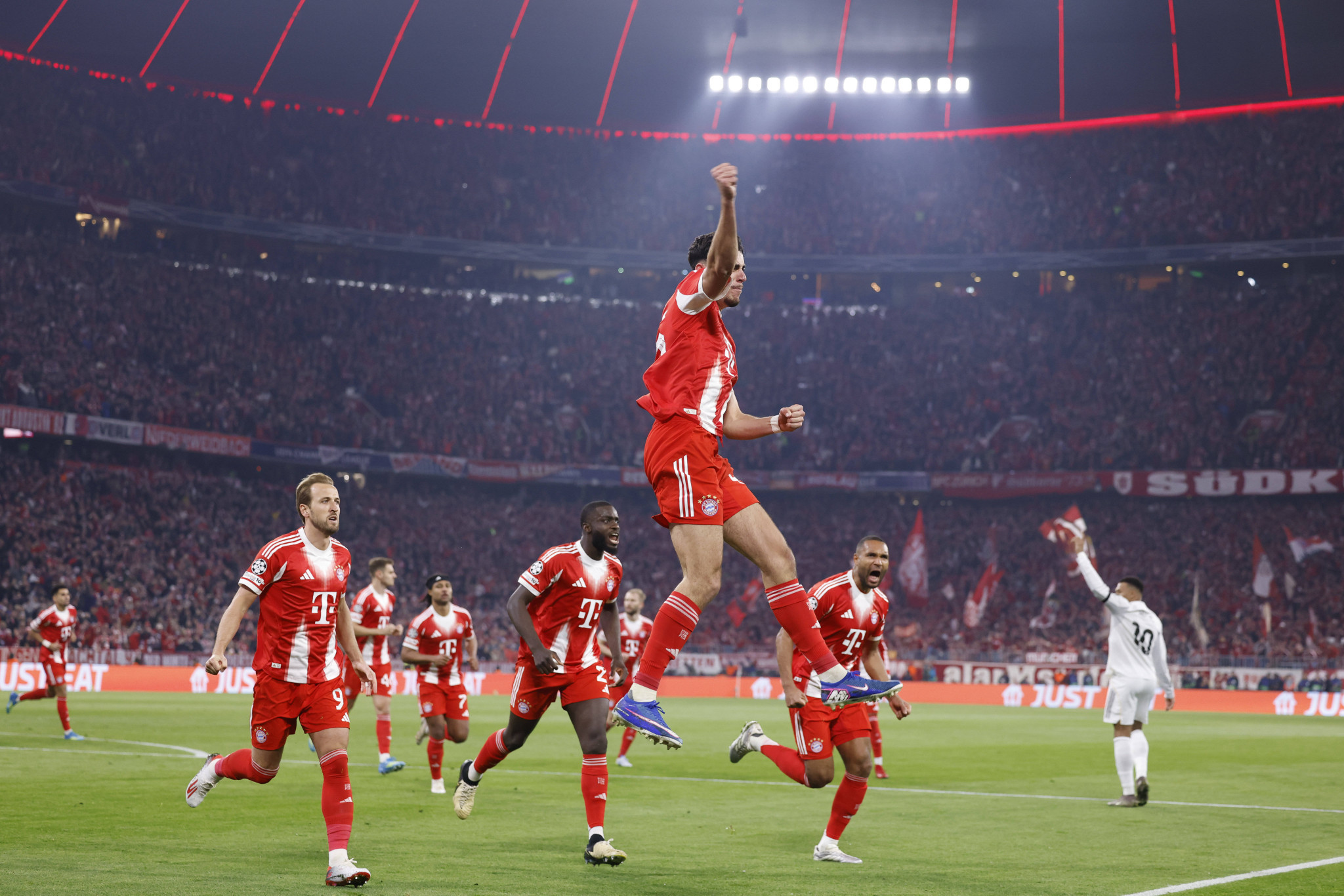 Η Μπάγερν «σκότωσε» στο φινάλε την Ρεάλ σε επική ματσάρα και πέρασε στα ημιτελικά του Champions League