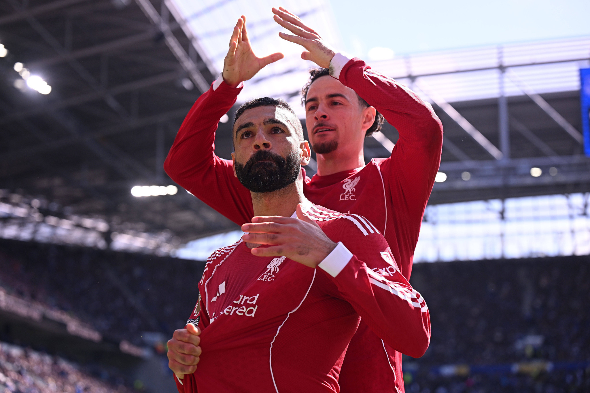 Το στέμμα της Λίβερπουλ είναι... δικό του: O Σαλάχ σκόραρε, έφθασε τον Τζέραρντ και δάκρυσε (video)