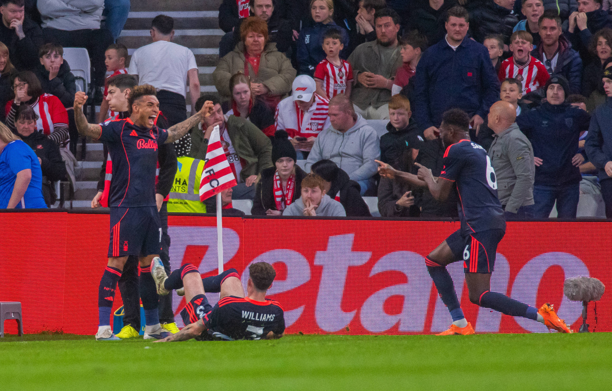 Τρομερή Νότιγχαμ, διέλυσε την Σάντερλαντ εκτός έδρας κι έκανε «άλμα» παραμονής!