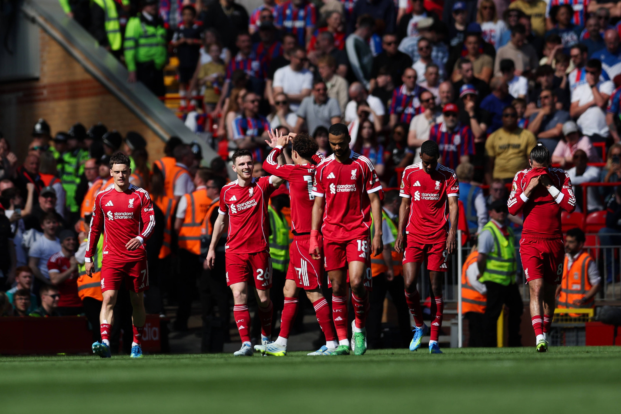 Η Λίβερπουλ «αγκάλιασε» την πεντάδα με νίκη επί της Κρίσταλ Πάλας
