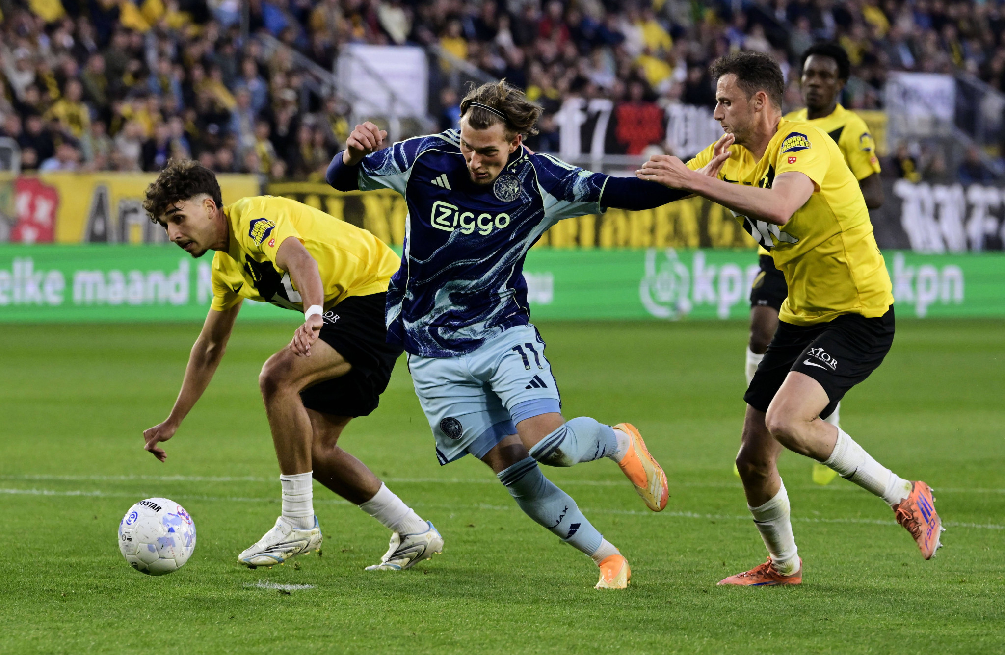 Δεν είναι ο Μέσι, δεν είναι ο Μαραντόνα: Ο Γκοντς του Άγιαξ έβαλε γκολ όμοιο με αυτά των θρύλων (video)