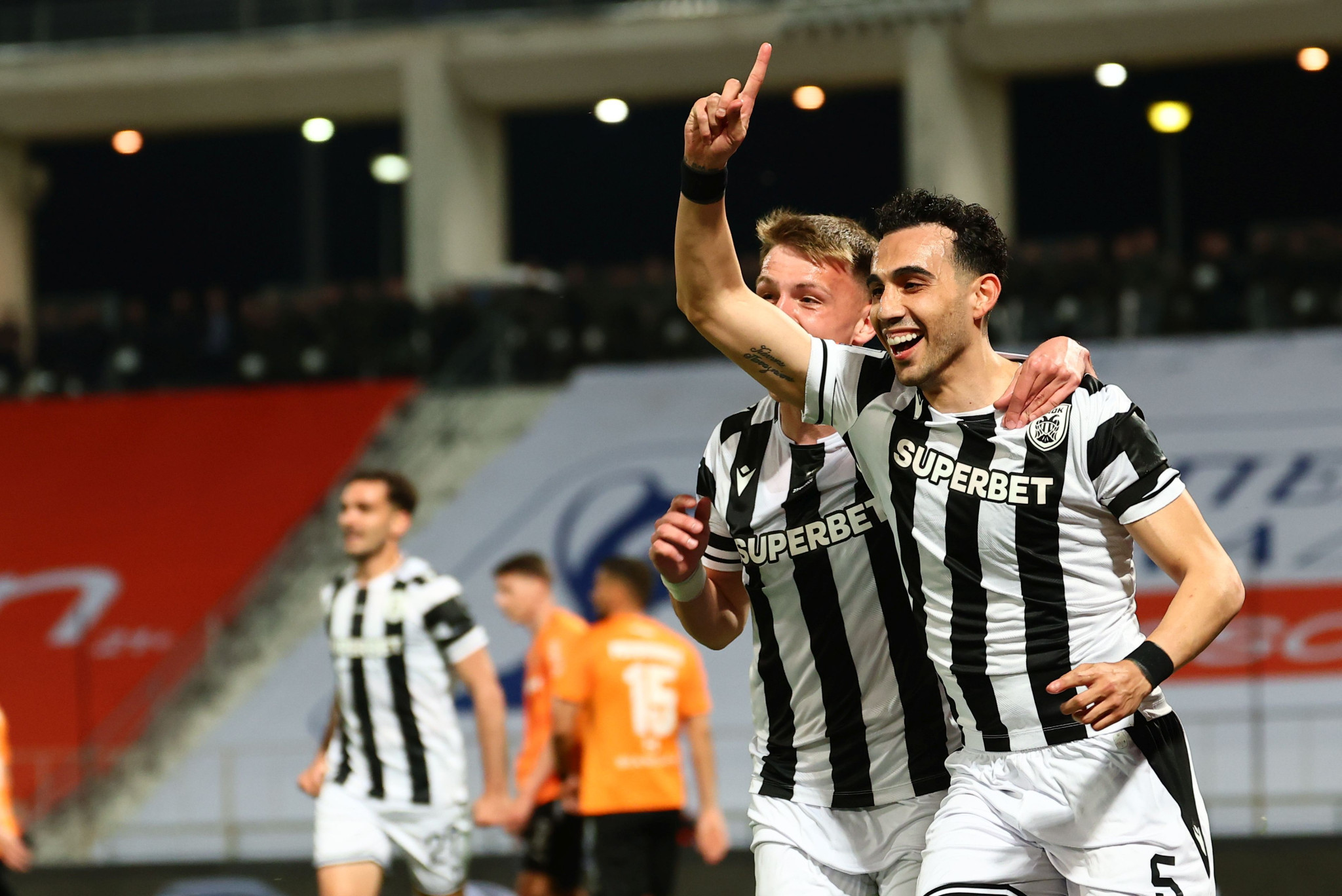 Ο Μιχαηλίδης με κεφαλιά στο δεύτερο δοκάρι δίνει προβάδισμα στον ΠΑΟΚ! (video)