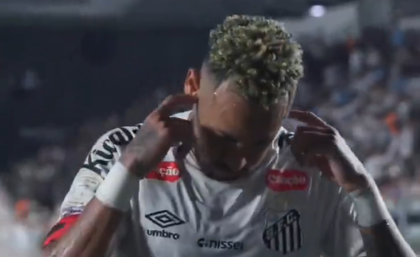 Έξαλλοι οι οπαδοί της Σάντος: Αποδοκίμασαν έντονα τον Νεϊμάρ και εκείνος... έξυσε τα αυτιά του (video)