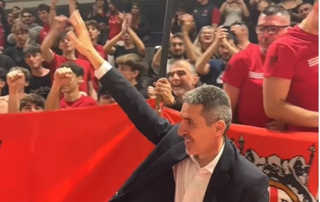 Οι οπαδοί της Ρέτζιο Εμίλια «υποκλίθηκαν» στον Πρίφτη: «Ένας από εμάς» (video)