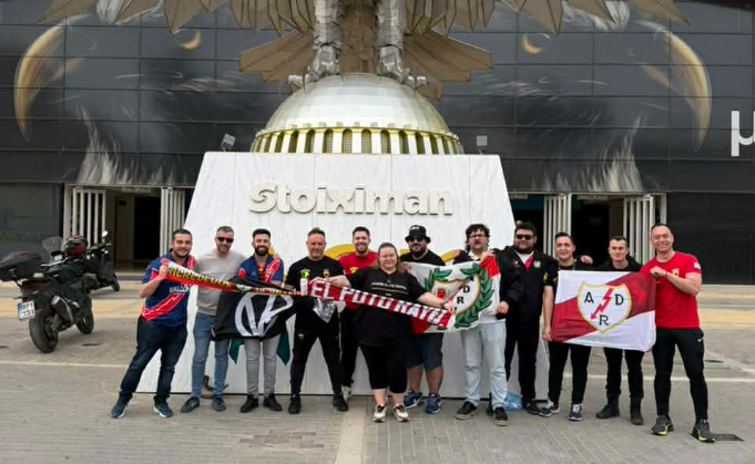 «Το ποδόσφαιρο ενώνει»: Οι διασώστες της ΑΕΚ υποδέχθηκαν εκείνους της Ράγιο στην «Allwyn Arena» (photos)