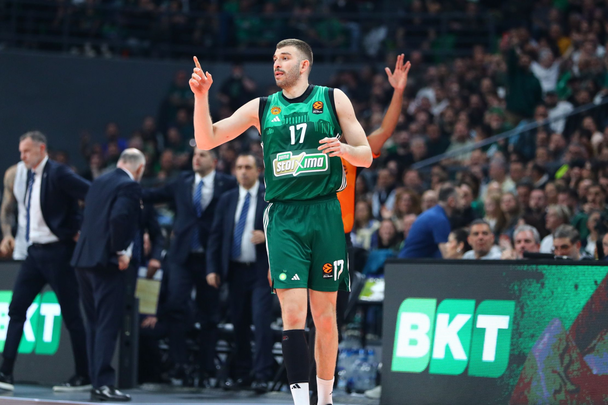 Ο Παναθηναϊκός διέσυρε την Εφές και περιμένει την Μονακό για να μπει στα playoffs