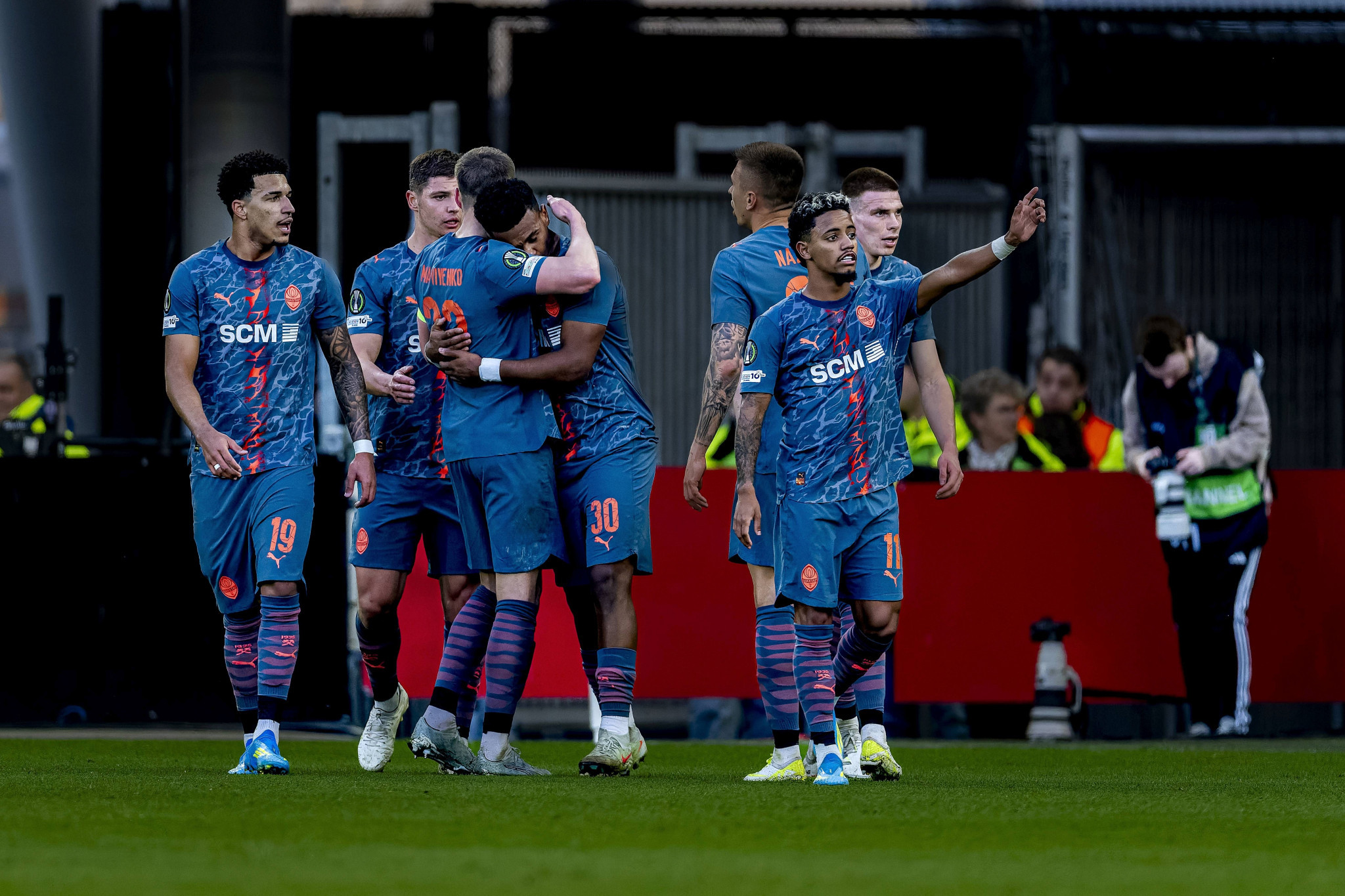 Η Σαχτάρ πήρε εύκολα το εισιτήριο στους «4» του Conference League - Κράτησε το αήττητο εντός η Άλκμααρ (video)