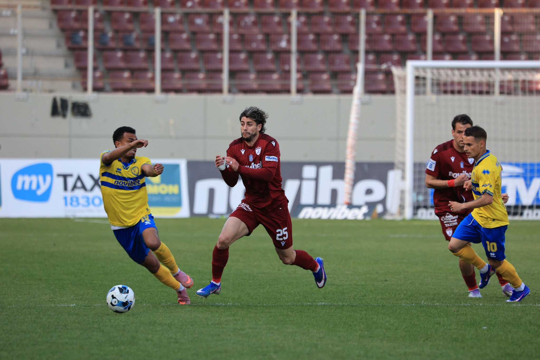 Η διοίκηση της ΑΕΛ Novibet κάλεσε σε απολογία τους Μασόν, Σαγάλ