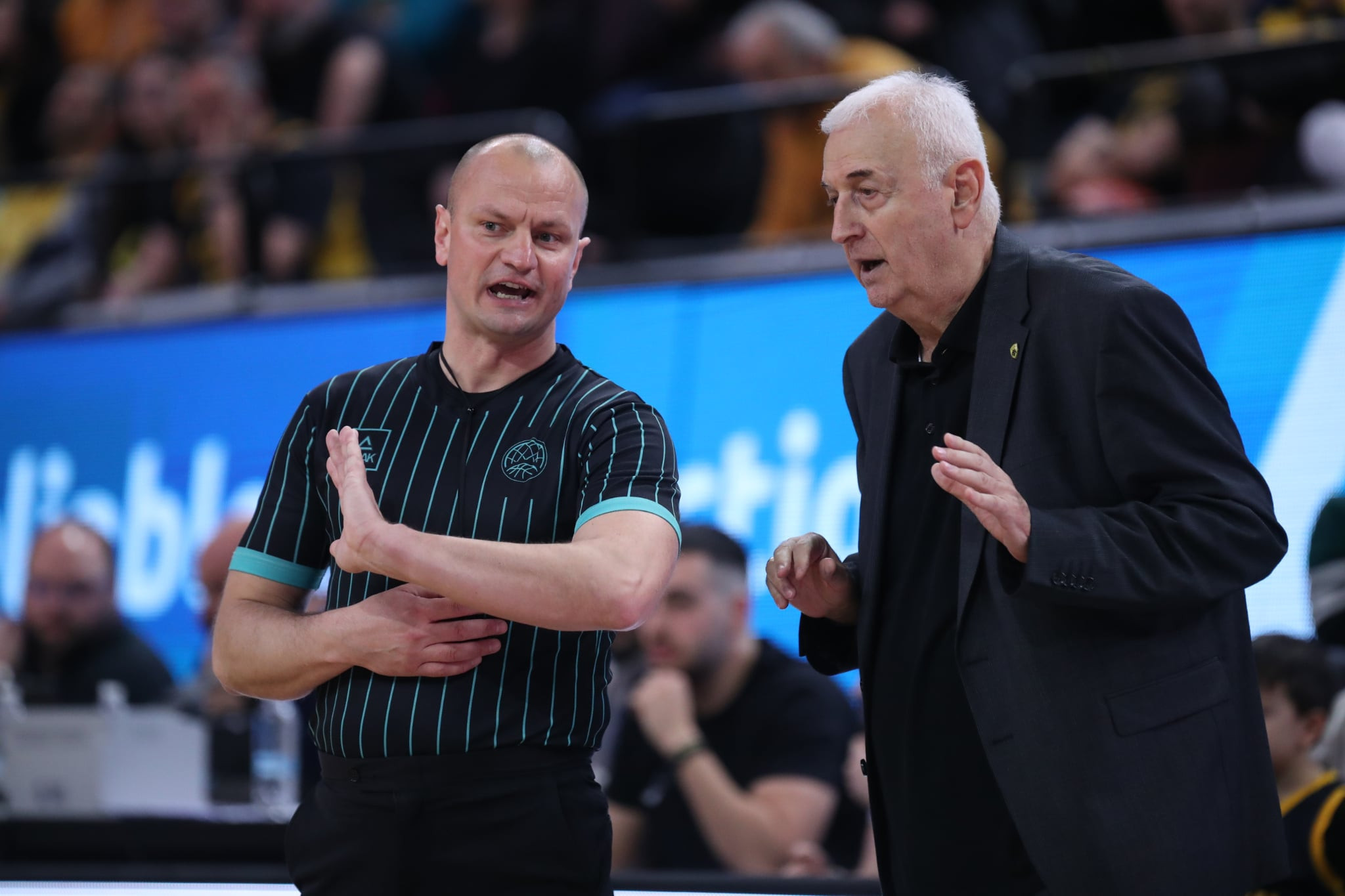 Οι διαιτητές του ΑΕΚ - Μπανταλόνα: Ξανά Λίσκα και Σάλινς