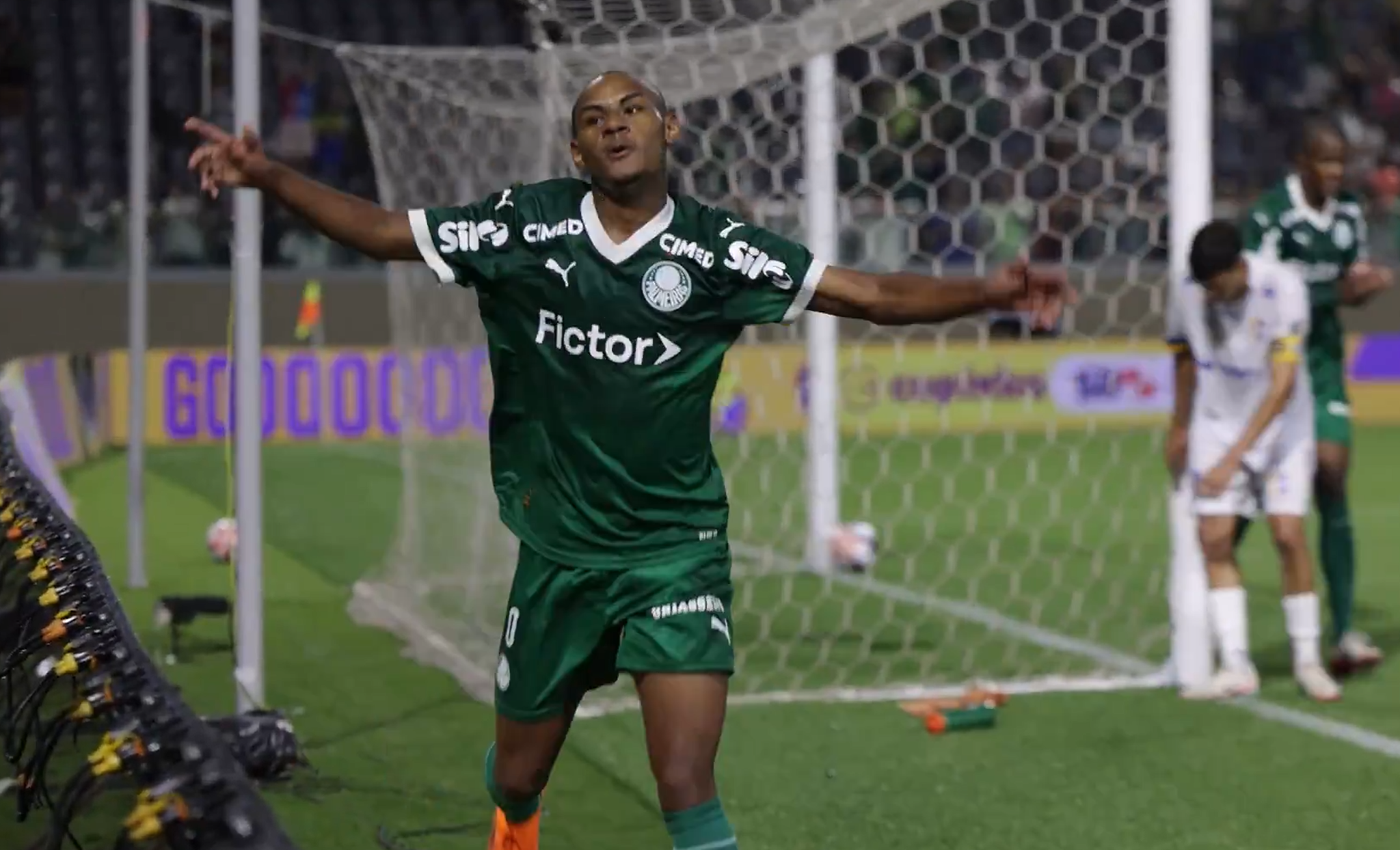 Είναι 16 ετών και έχει κάνει τα μεγαθήρια της Ευρώπης να παραμιλάνε γι' αυτόν - Το νέο wonderkid της Παλμέιρας