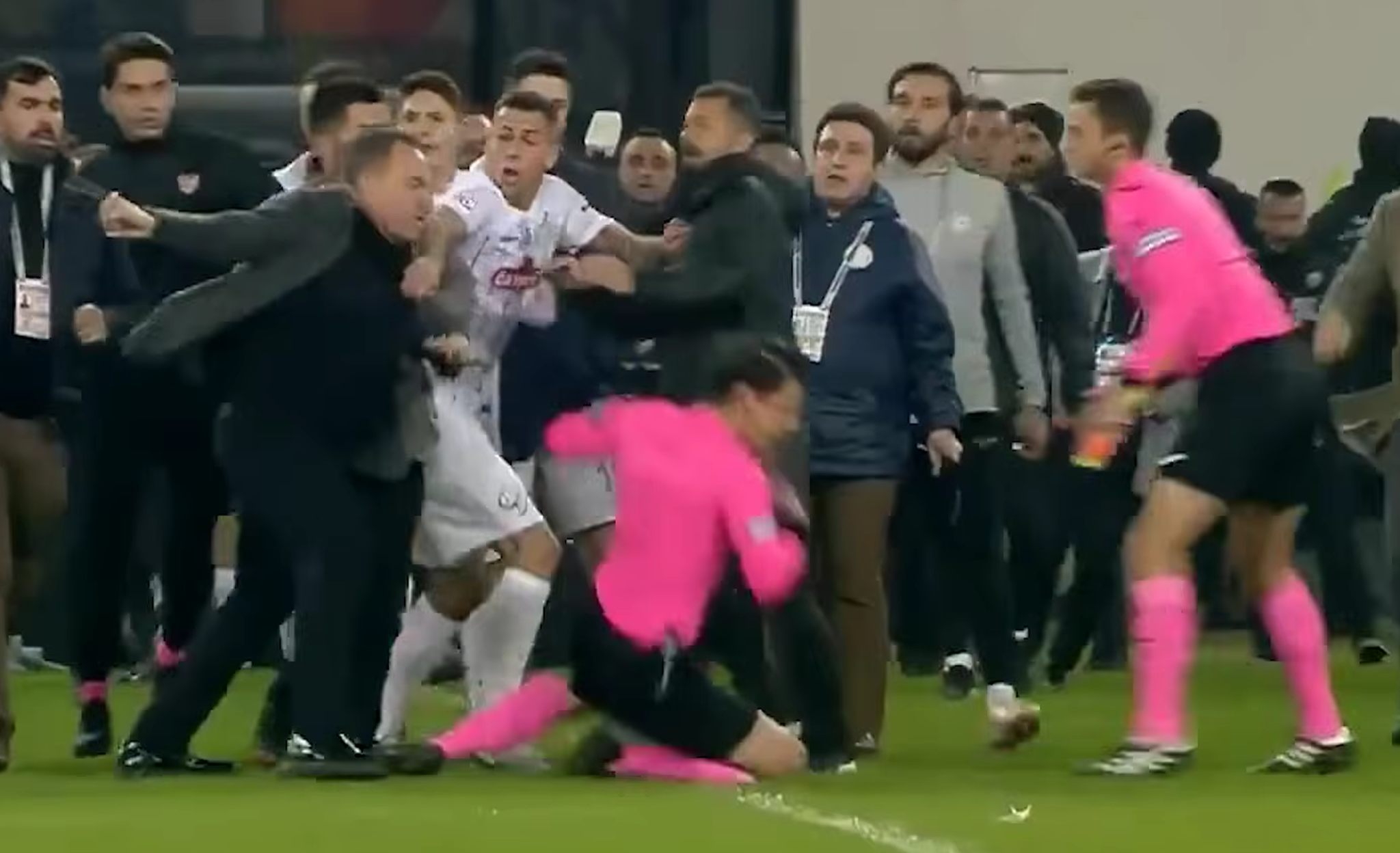 Οταν ο διαιτητής του Παναθηναϊκός - Ολυμπιακός είχε δεχθεί γροθιές και κλωτσιές στο τουρκικό πρωτάθλημα