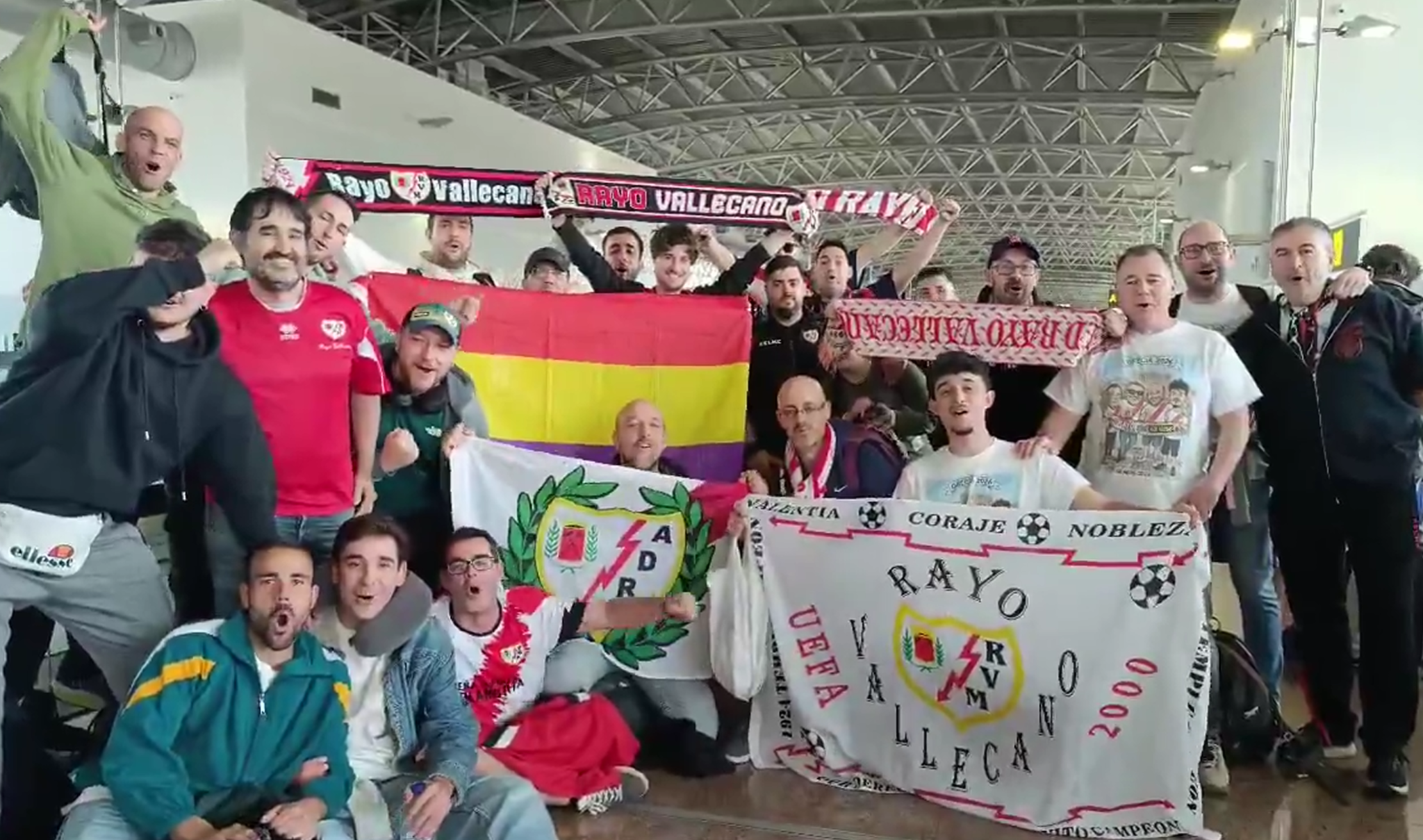 Δεκάδες οπαδοί της Ράγιο ξεκίνησαν το ταξίδι τους για Αθήνα ενόψει ΑΕΚ (video)