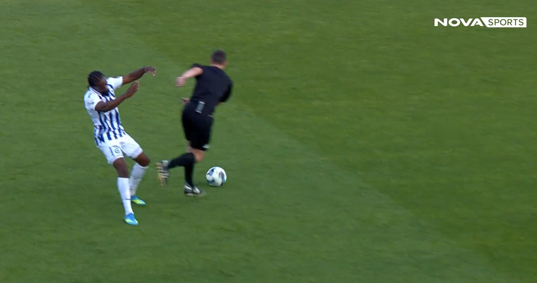 Ο Ατρόμητος ζήτησε φάουλ του... διαιτητή και η ΑΕΛ Novibet σκόραρε στην κόντρα (video)