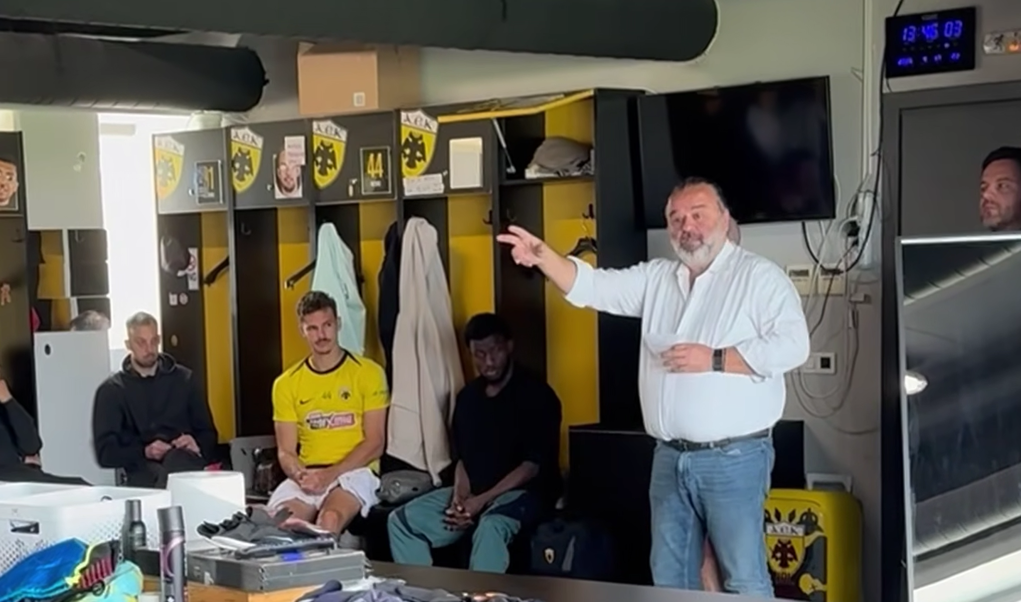 Η ομιλία Ηλιόπουλου στους παίκτες μετά την Ράγιο: «Από σήμερα είστε οι πολεμιστές μου - Οταν ακούν ΑΕΚ θα γίνεται σεισμός!» (video)