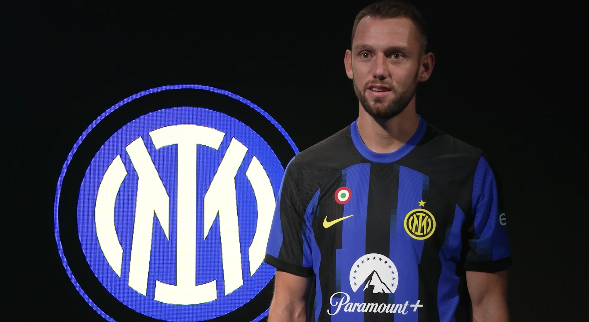 «Ο Ντε Φράι έχει στα χέρια του προτάσεις από Ολυμπιακό και Μπενφίκα»