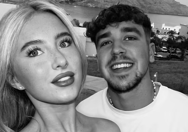 Άνω κάτω ποδοσφαιρική ομάδα - Παίκτης ανακοίνωσε ότι θα γίνει πατέρας και μητέρα είναι η κόρη του προπονητή