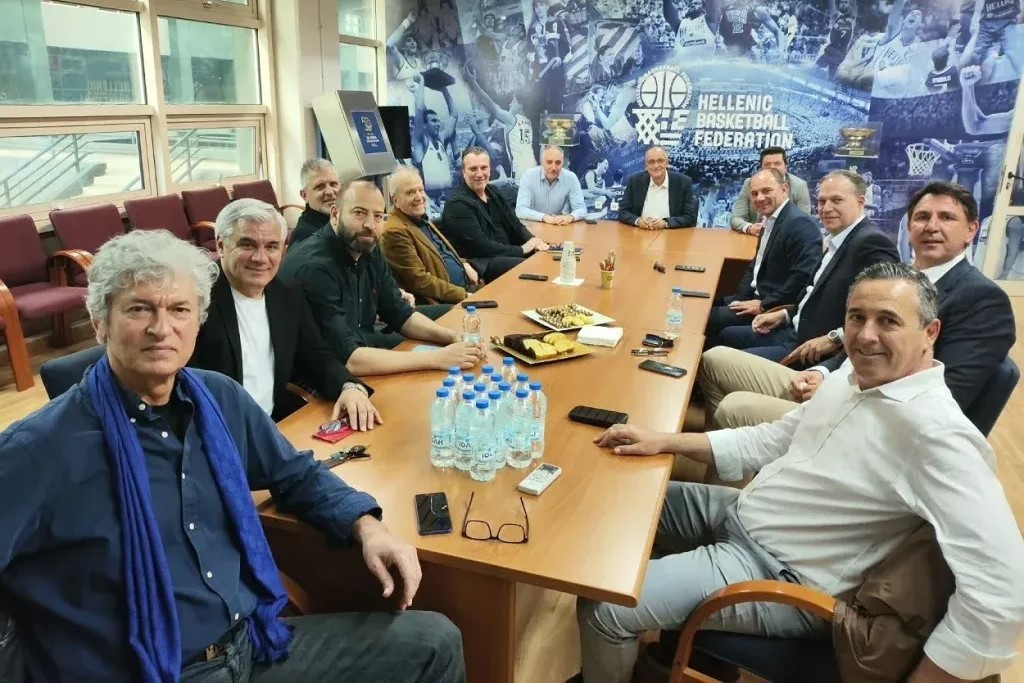 Συνάντηση ΕΣΑΚΕ και ΕΟΚ - Ο Νίκος Βεζυρτζής προσκάλεσε τον Βαγγέλη Λιόλιο στον τελικό του Europe Cup