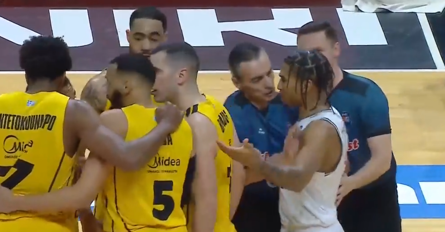 Ο Ταϊρί μπήκε ανάμεσα στους παίκτες του Άρη για να... κρυφακούσει (video)