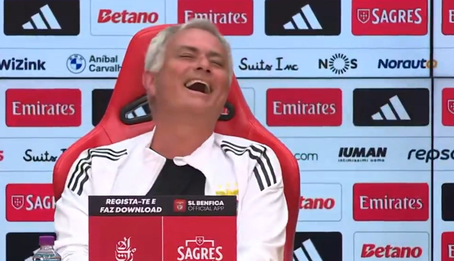 «Κανείς δεν με θέλει»: Η στιχομυθία με δημοσιογράφο που προκάλεσε νευρικό γέλιο στον Μουρίνιο (video)