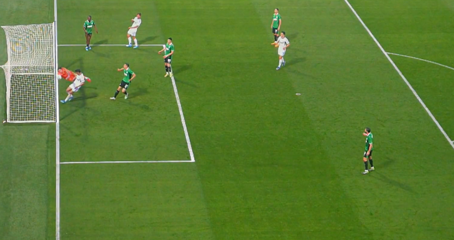 Ο Τουράτι έβγαλε τη μπάλα... μέσα από το τέρμα σε μία από τις αποκρούσεις της χρονιάς (video)