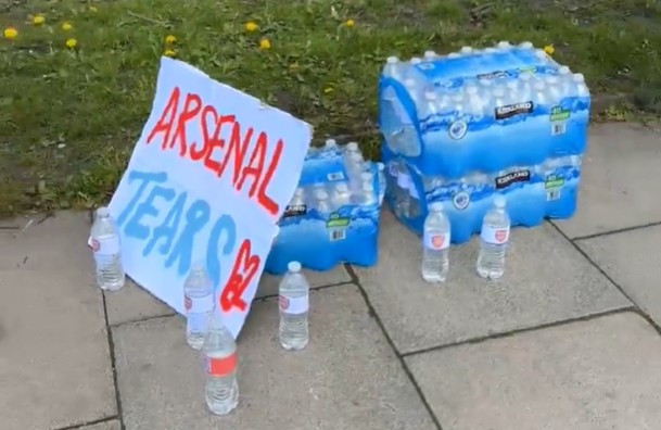 Δεν είναι νερό είναι τα δάκρυα της Άρσεναλ - Η έμπνευση και το... πείραγμα των οπαδών της Σίτι (video)