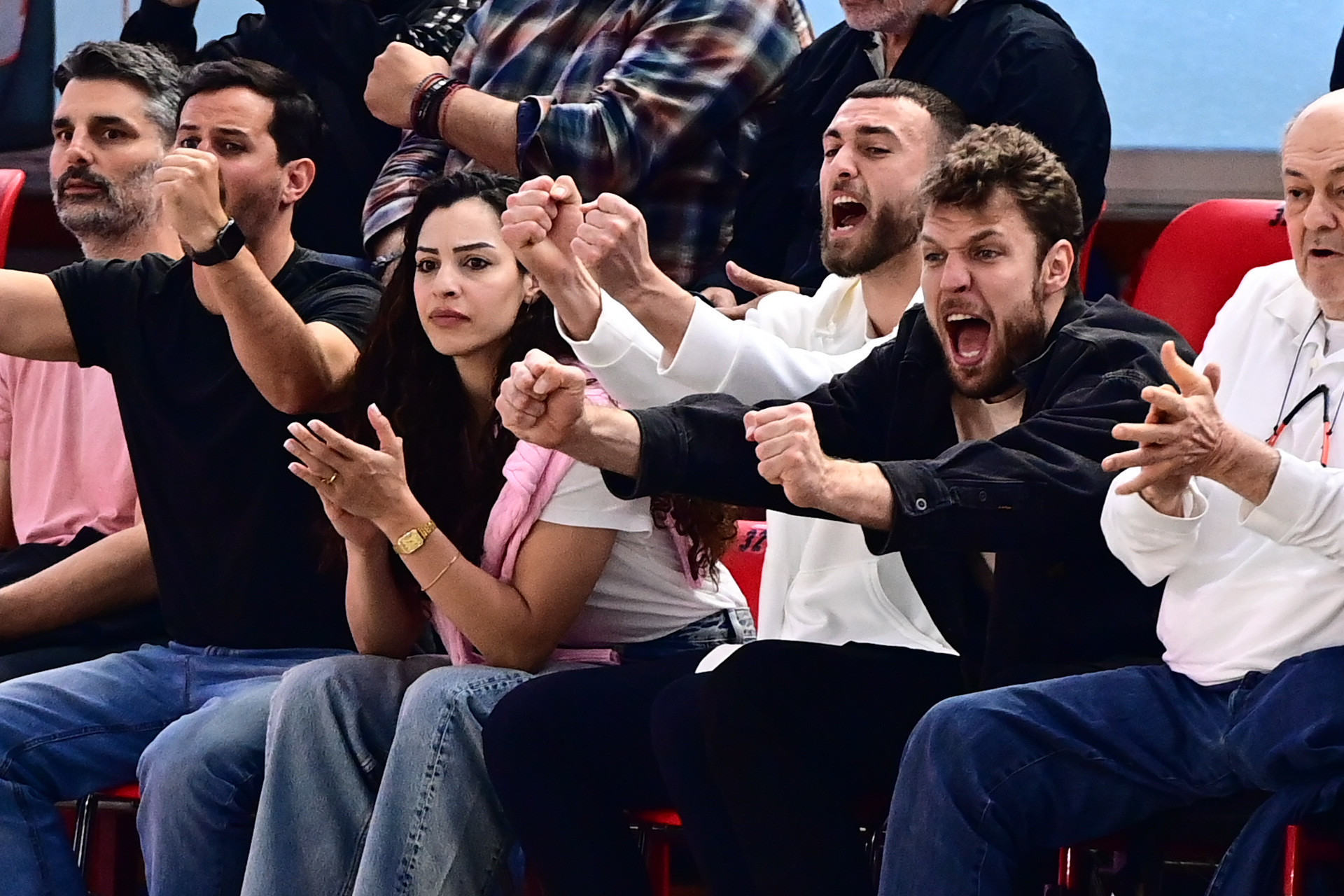 Βεζένκοφ, Νετζήπογλου και Χριστινάκη στον αγώνα του Ολυμπιακού στο Champions League