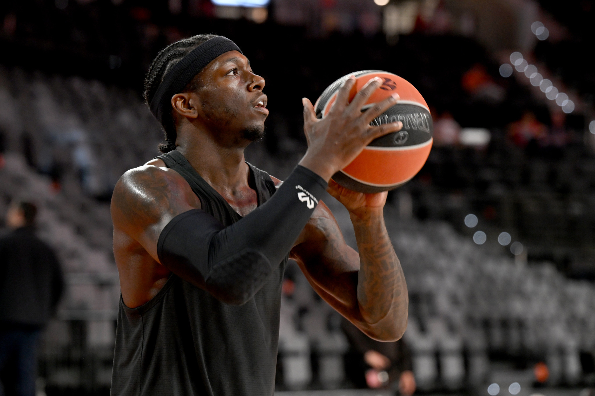 Η προθέρμανση του Ναν στη Βαλένθια με τον προσωπικό του γυμναστή (video)