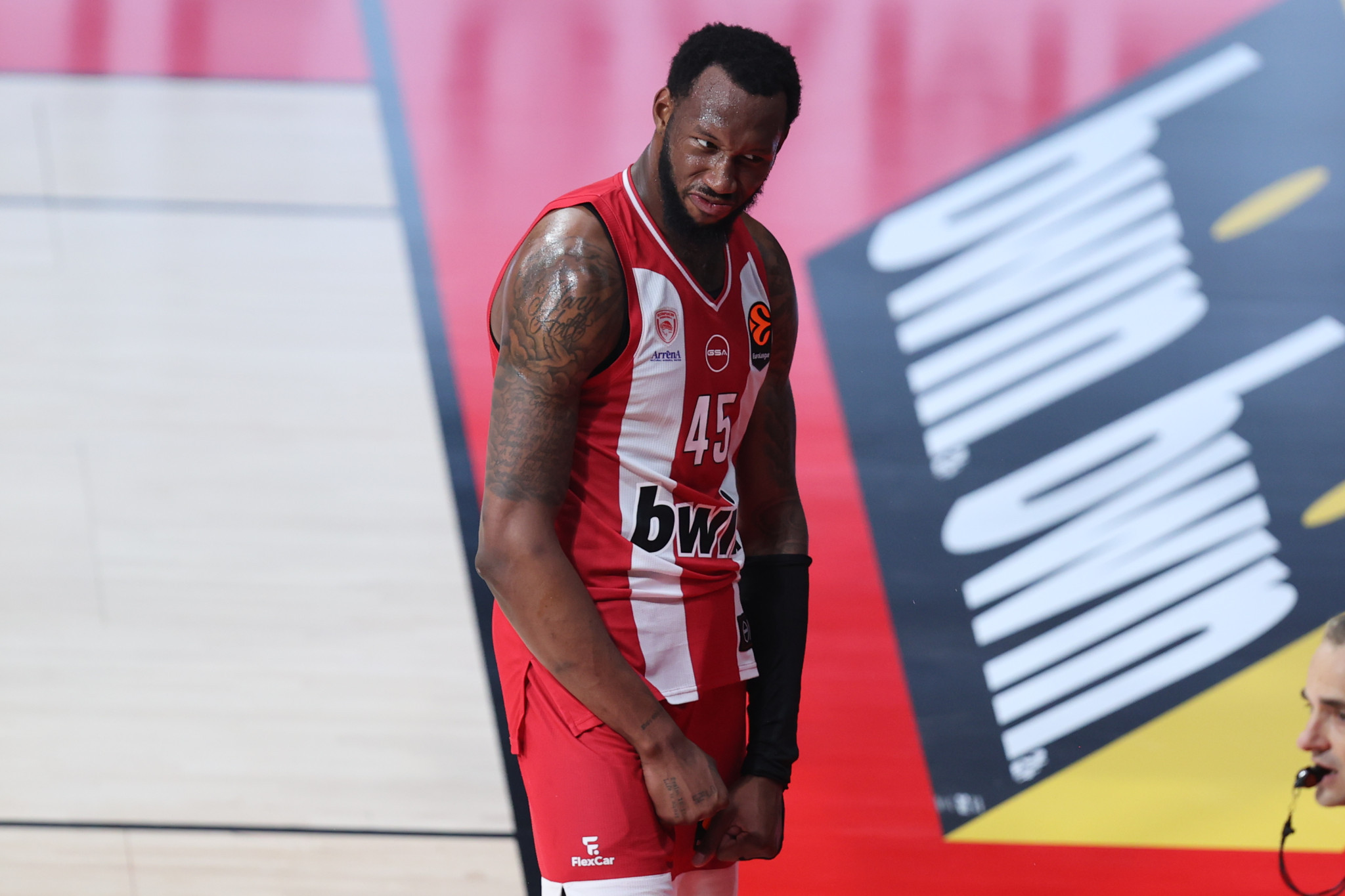 Με Χολ, Μιλουτίνοφ και Χέιζ-Ντέιβις το Top 10 των Game 1 στα playoffs της EuroLeague