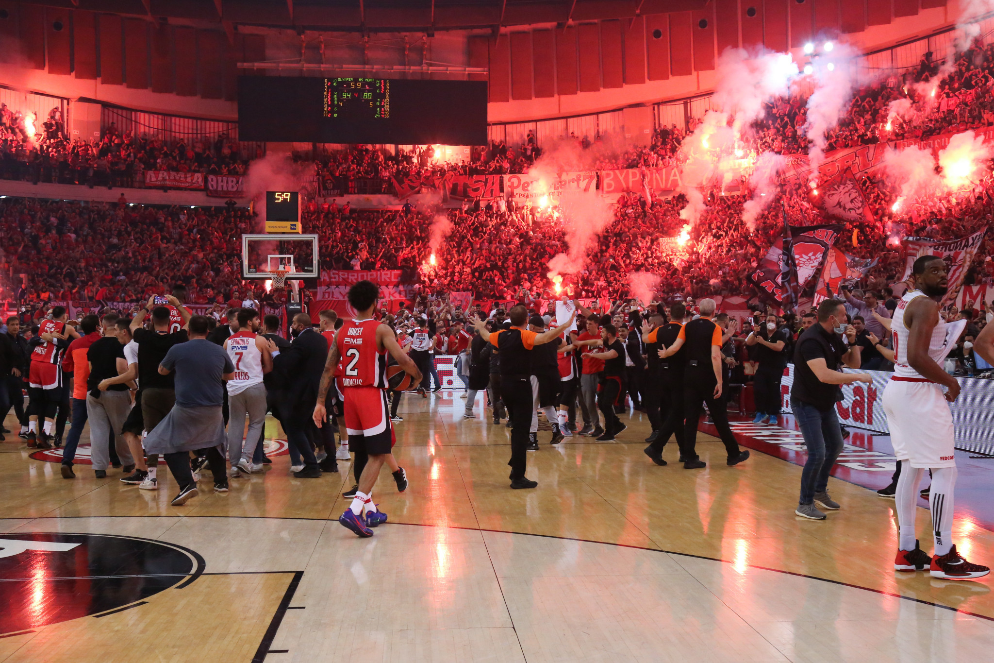 Σαν σήμερα πριν από τέσσερα χρόνια το Game 5 του Ολυμπιακού με τη Μονακό και η... αποκάλυψη στο «καζάνι» του ΣΕΦ