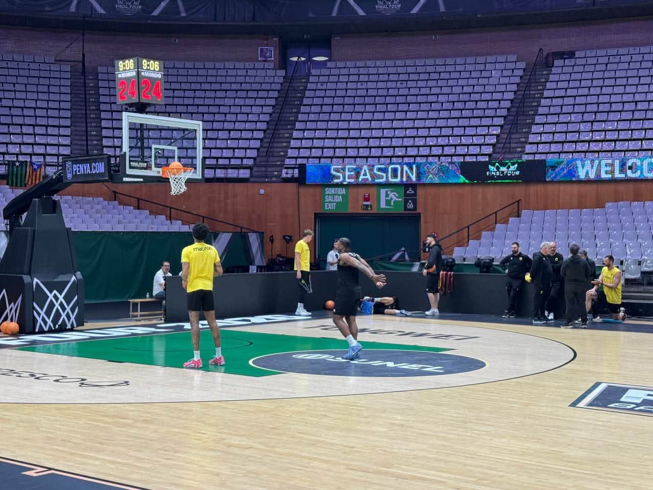 Το πρωινό χαλάρωμα της ΑΕΚ στο Pabellon Olimpic ενόψει Μάλαγα