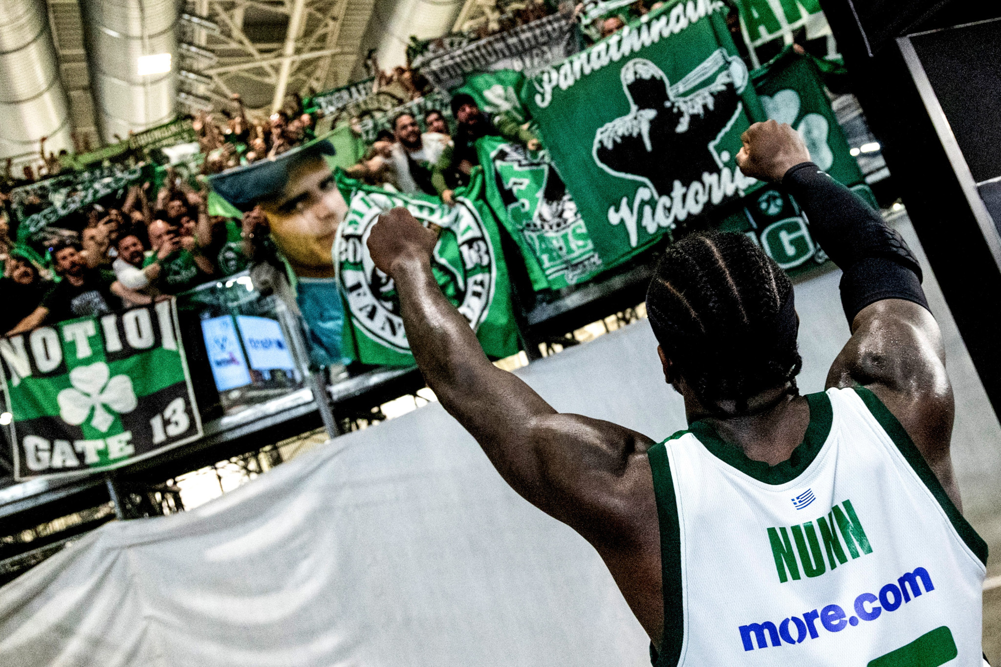 Το σημάδι στο στήθος του και η «πράσινη» υπόσχεση: Τα τατουάζ-σύμβολα του Κέντρικ Ναν