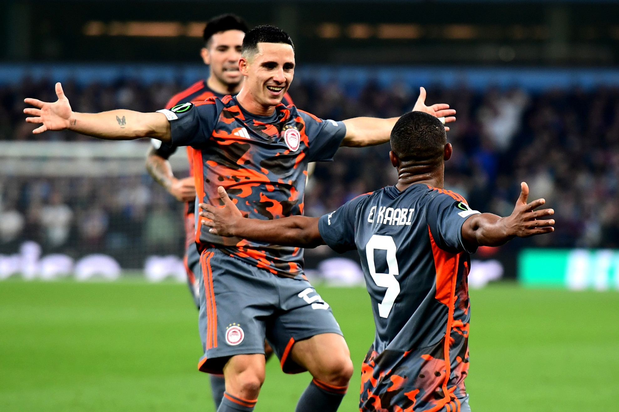 Η UEFA θυμήθηκε την... παράσταση του Ποντένσε στο «Βίλα Παρκ»