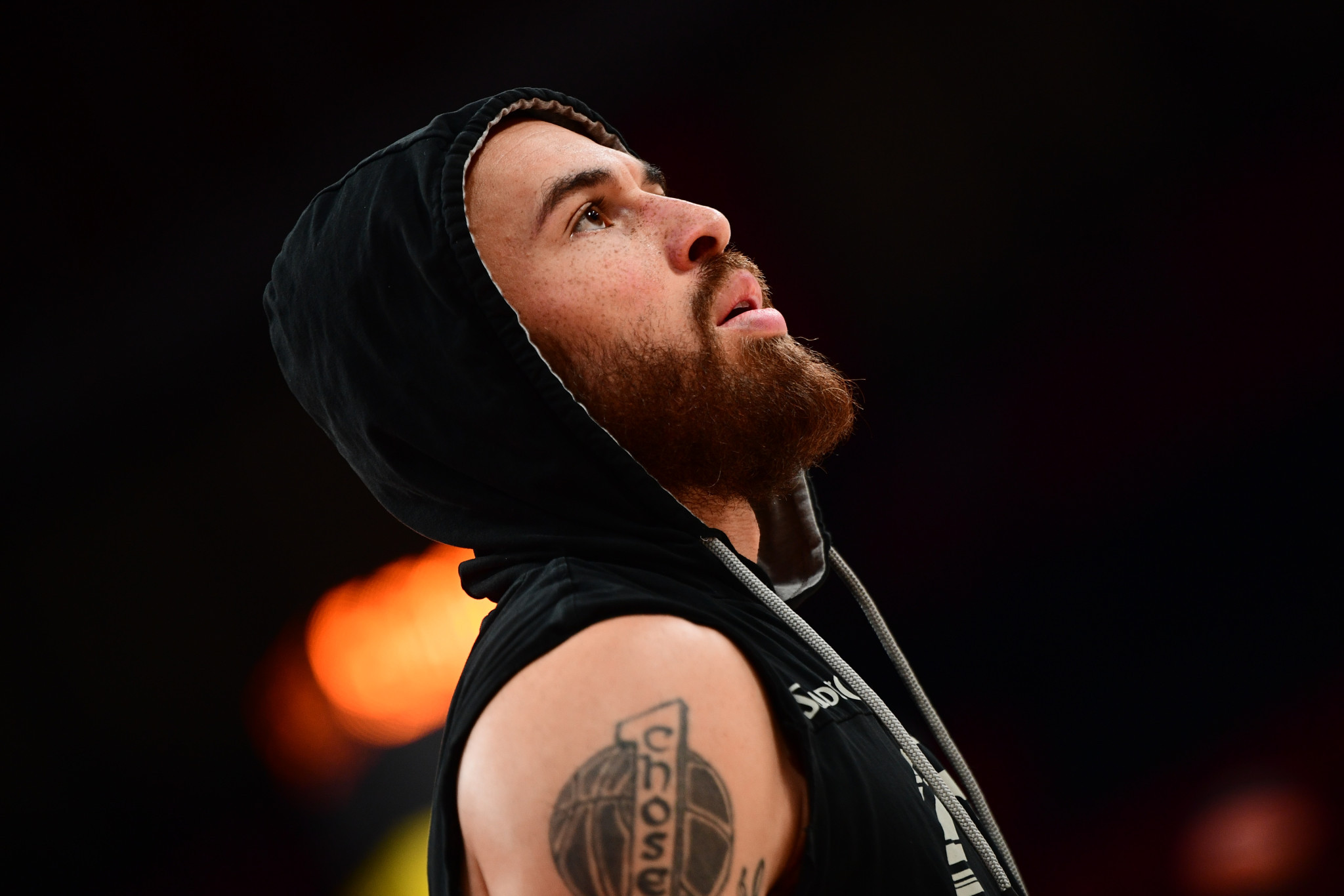 «Χλιαρές» αποδοκιμασίες κατά την είσοδο του Τζέιμς στο ΣΕΦ - Το video του Athletiko