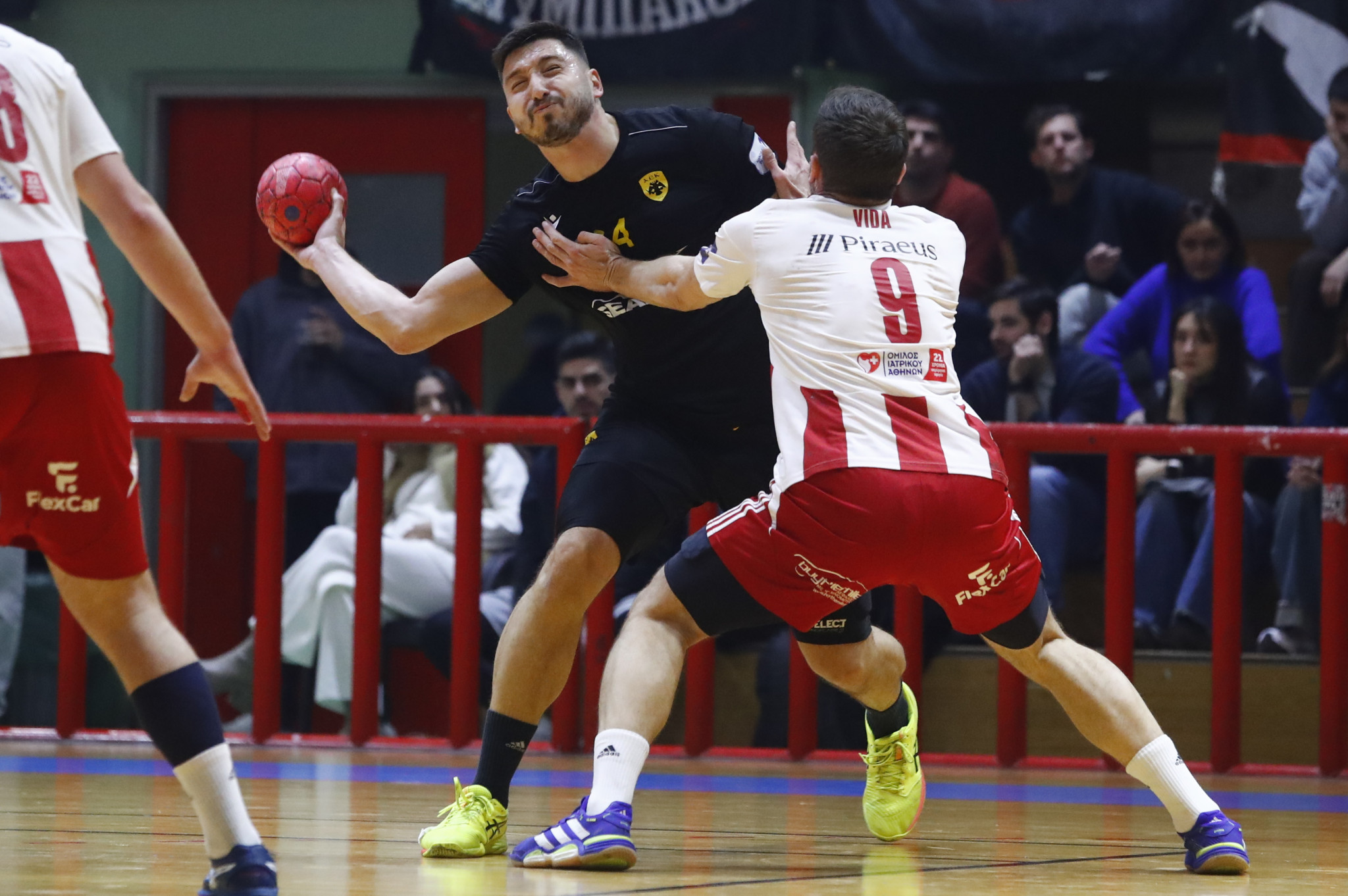 Live: Ολυμπιακός - ΑΕΚ για τον πρώτο τελικό της Handball Premier