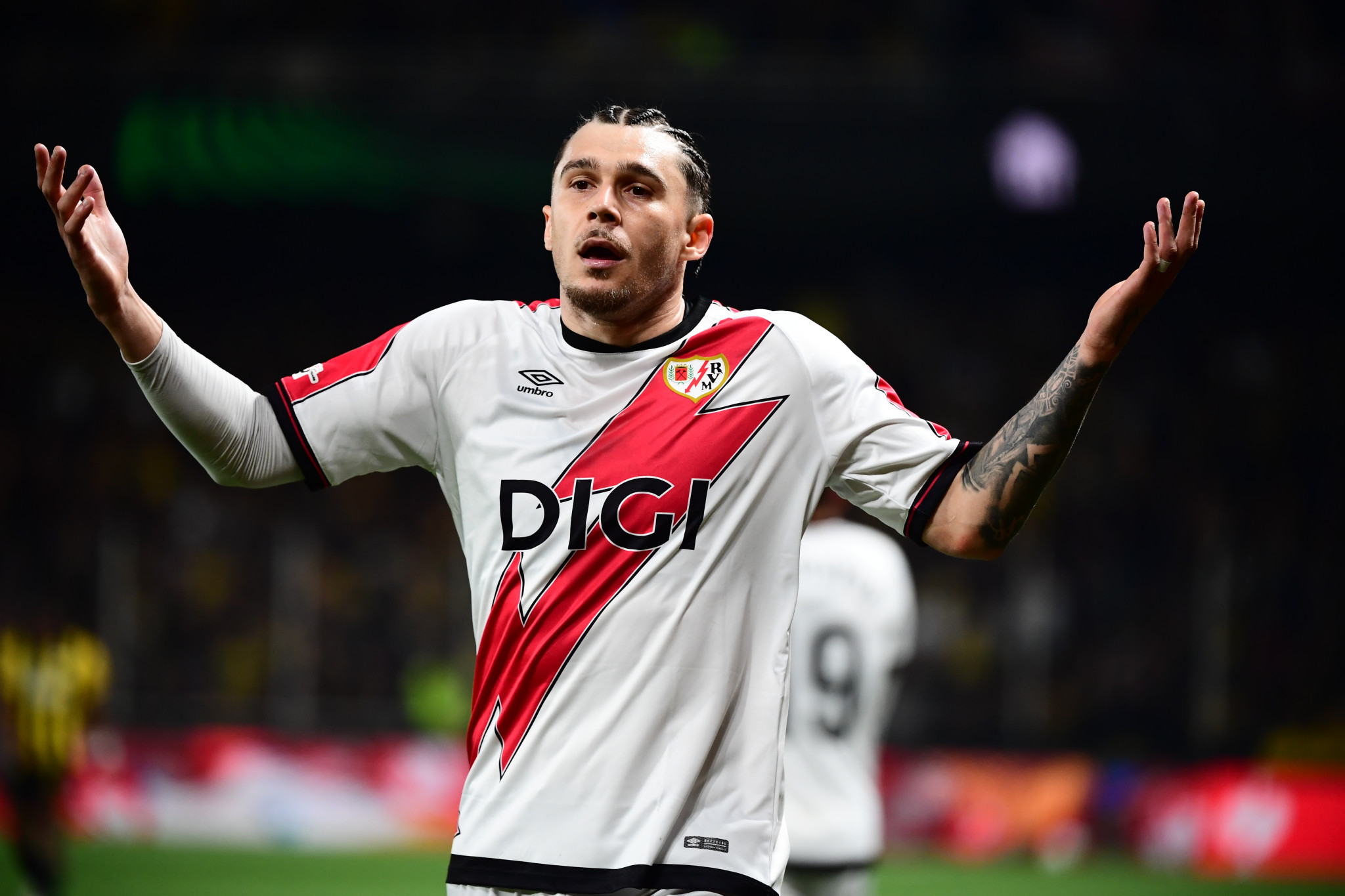 Έντονη δυσαρέσκεια και ανακοίνωση της Ράγιο Βαγιεκάνο για τη διατησία στην Ισπανία