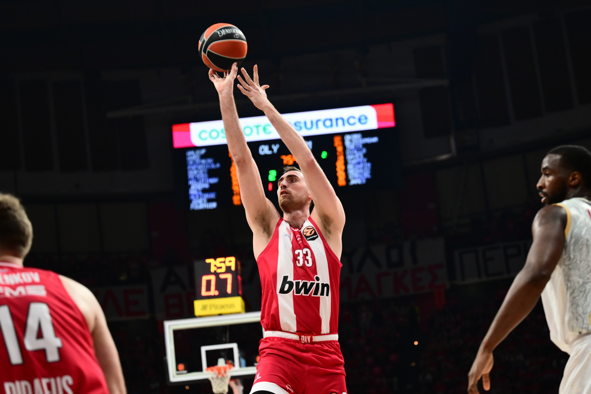 Ο «διπλός» Μιλουτίνοβ MVP των Game 1 στα playoffs