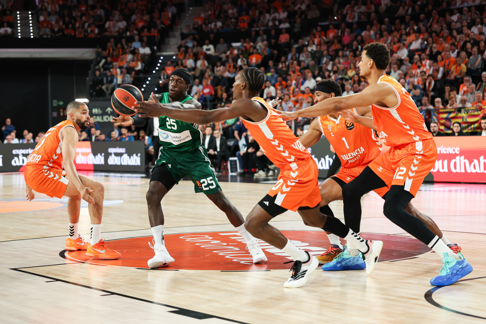 Η EuroLeague κατέβασε την ανάρτηση με τον Μπαντιό και τον Ναν