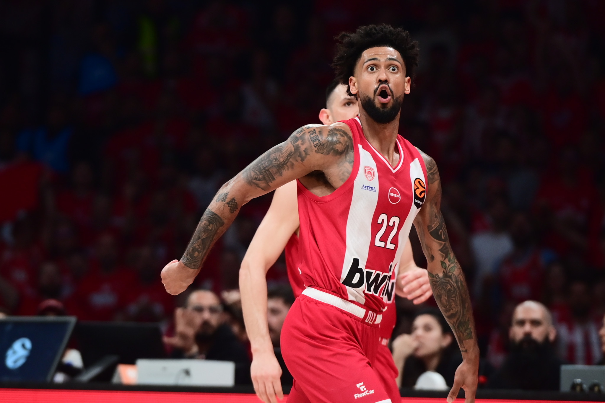 Το εξωφρενικό σουτ του Ντόρσεϊ από τα 23 μέτρα που μπήκε αλλά δεν μέτρησε (video)