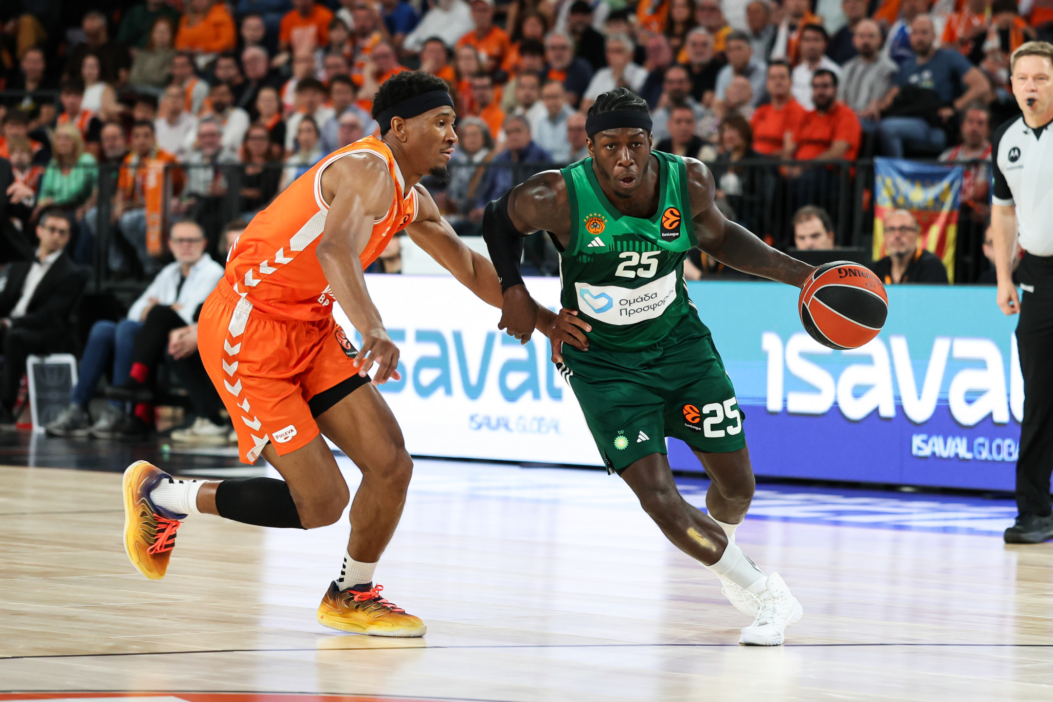 Ο Ναν σχολίασε σε ανάρτηση της EuroLeague: «Τάπα; Δεν πέφτω με τέτοια ορμή από καθαρή τάπα!»